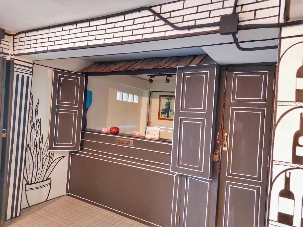 Roomquest Chiang Mai Tha Phae Exterior photo