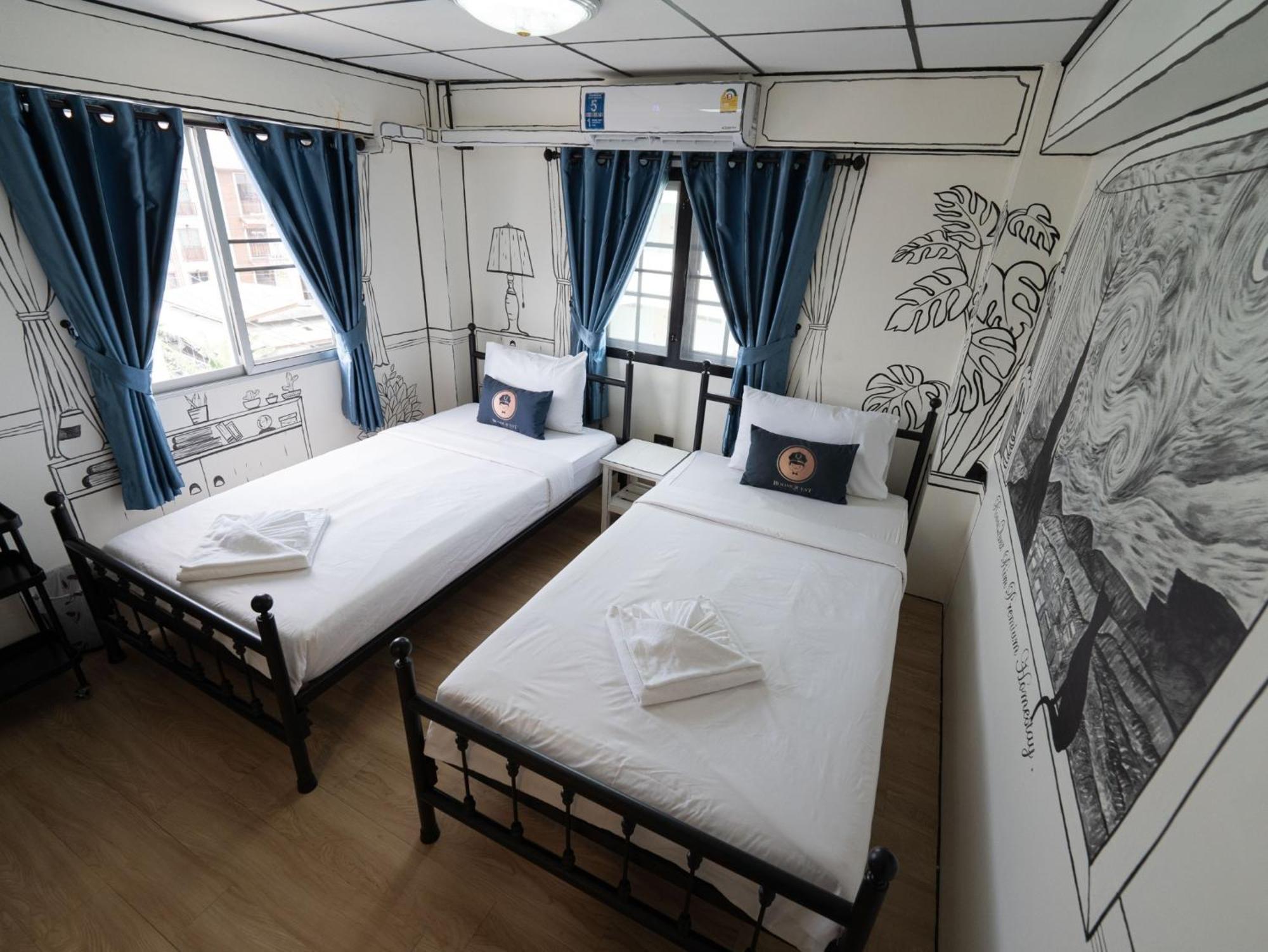 Roomquest Chiang Mai Tha Phae Exterior photo
