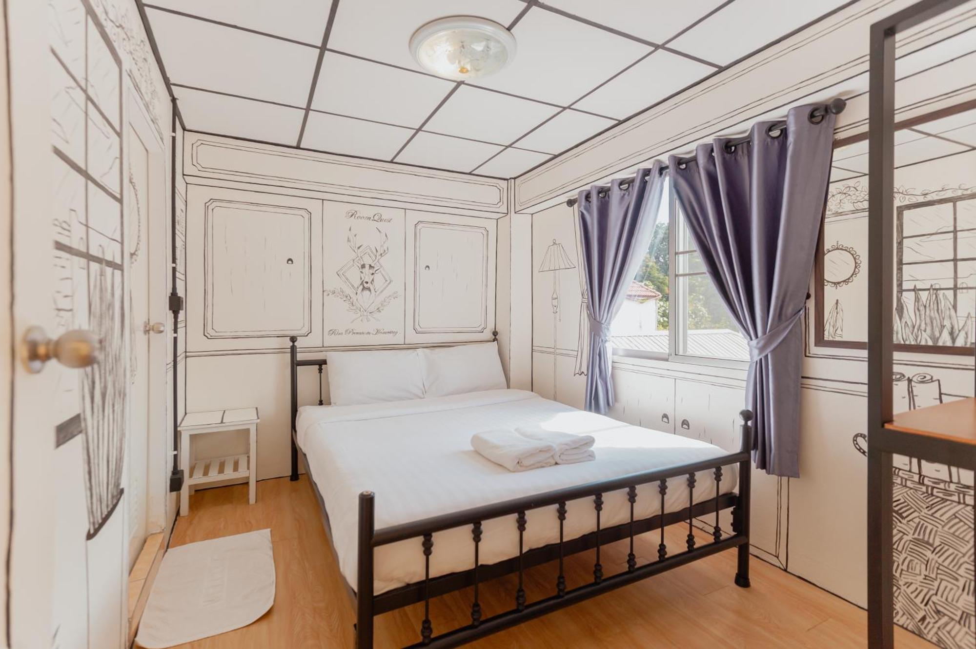 Roomquest Chiang Mai Tha Phae Room photo