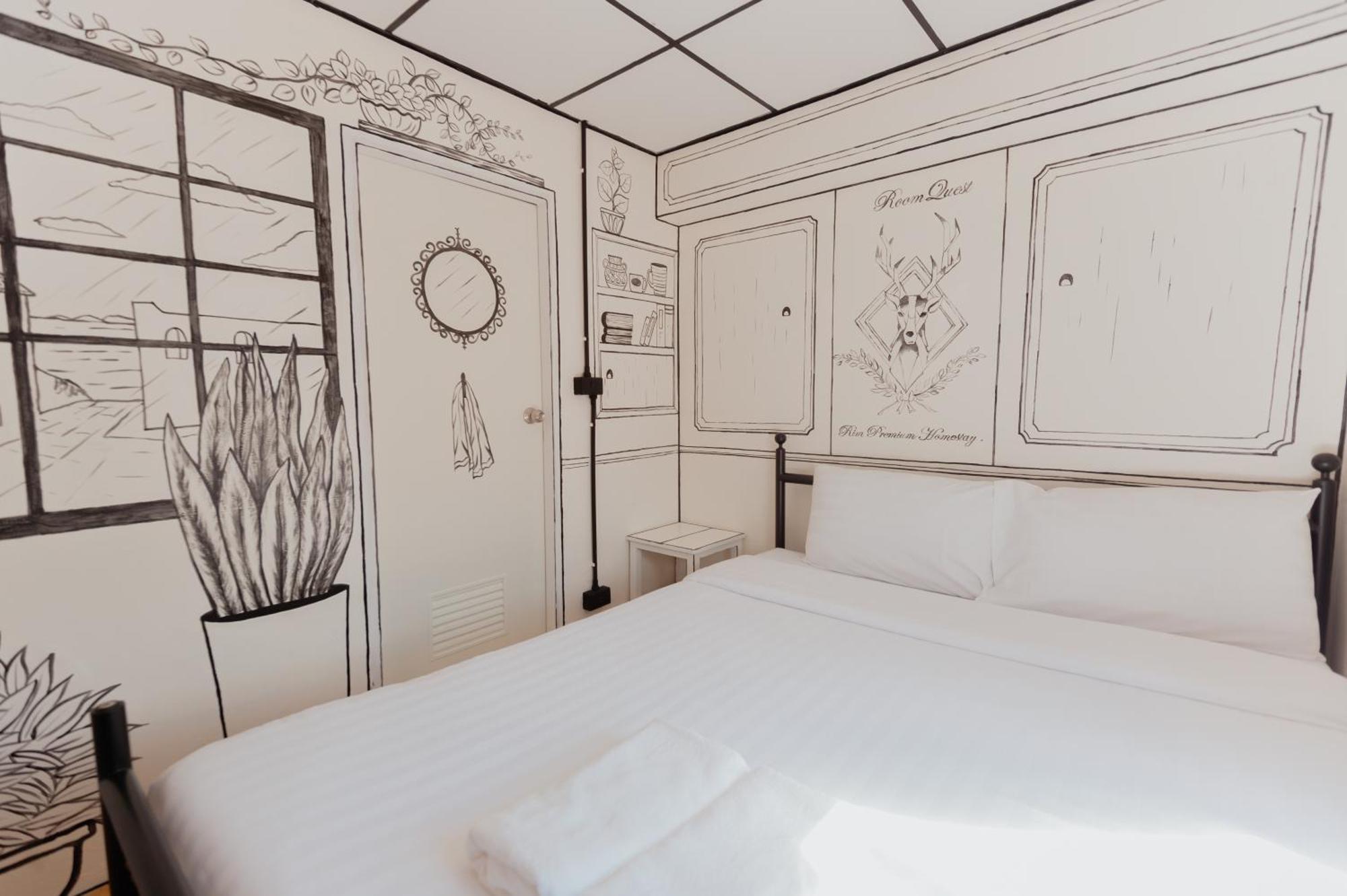 Roomquest Chiang Mai Tha Phae Room photo
