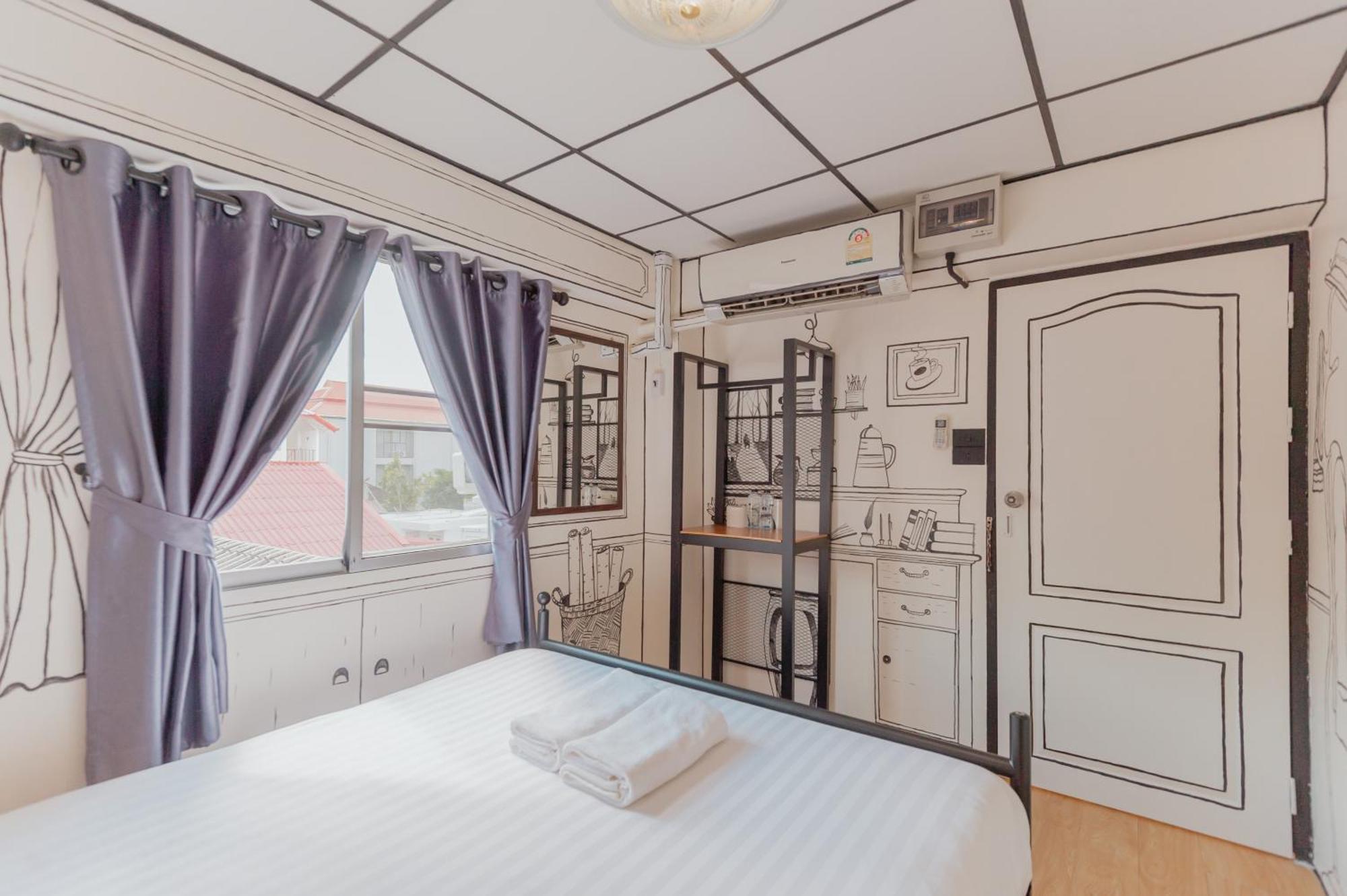 Roomquest Chiang Mai Tha Phae Room photo